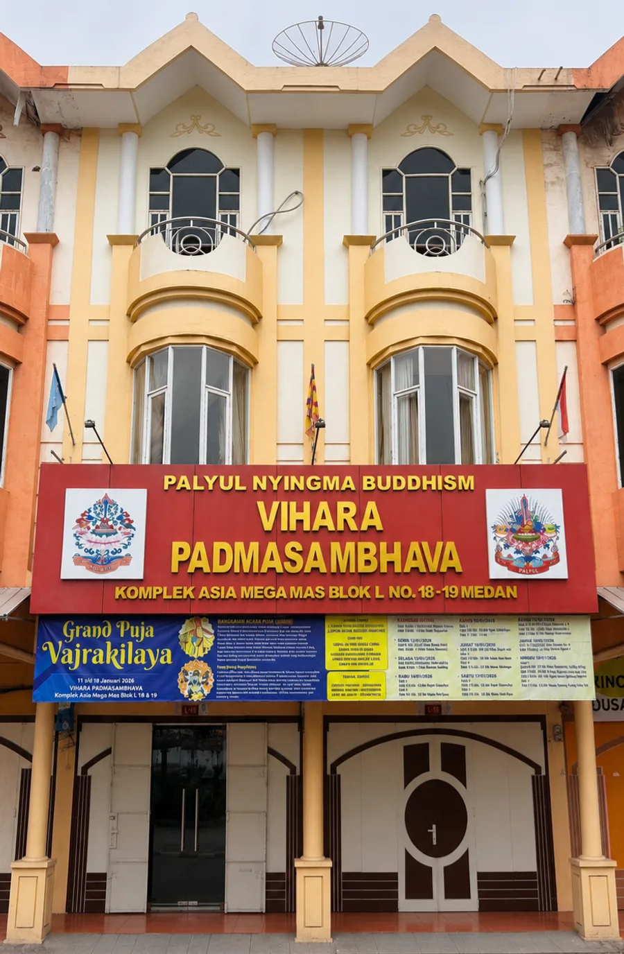 Gedung Vihara Padmasambhava, Komplek Asia Mega Mas Blok L No. 18-19 Medan